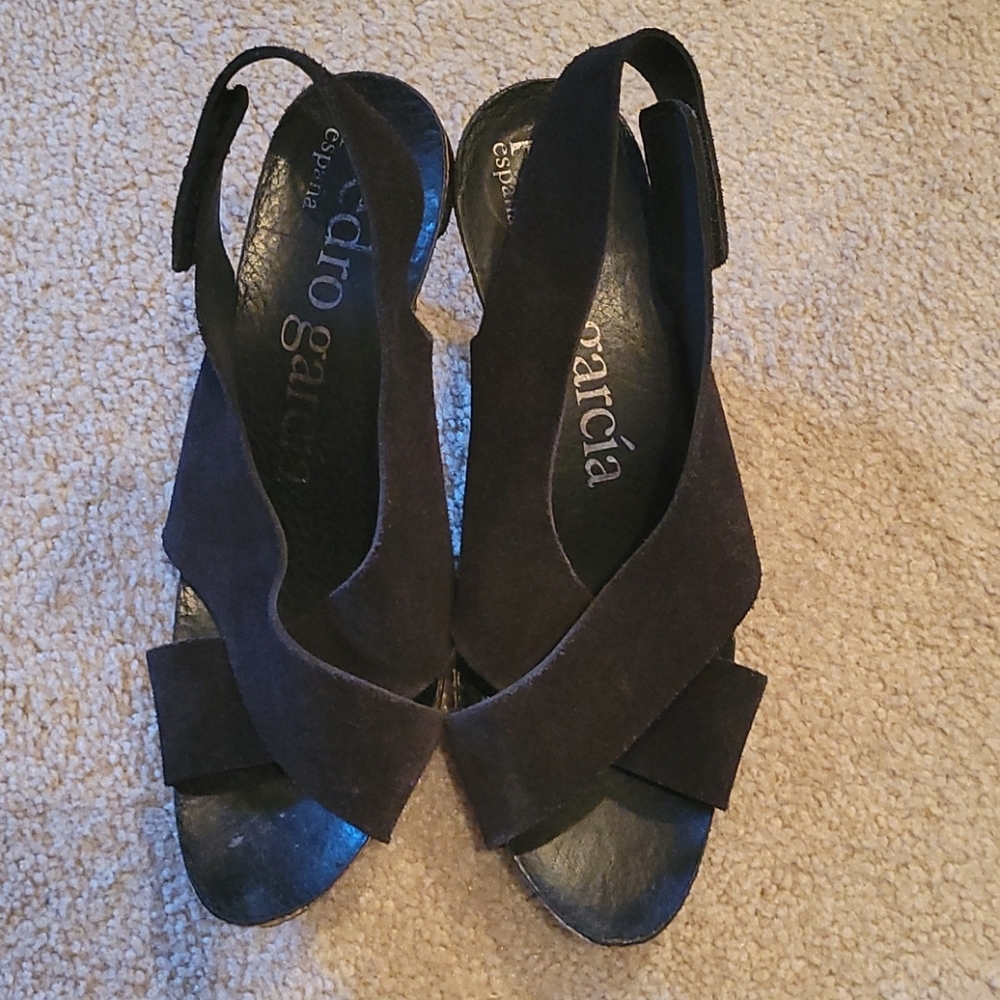 Pedro Garcia black suede 39 kitten heel